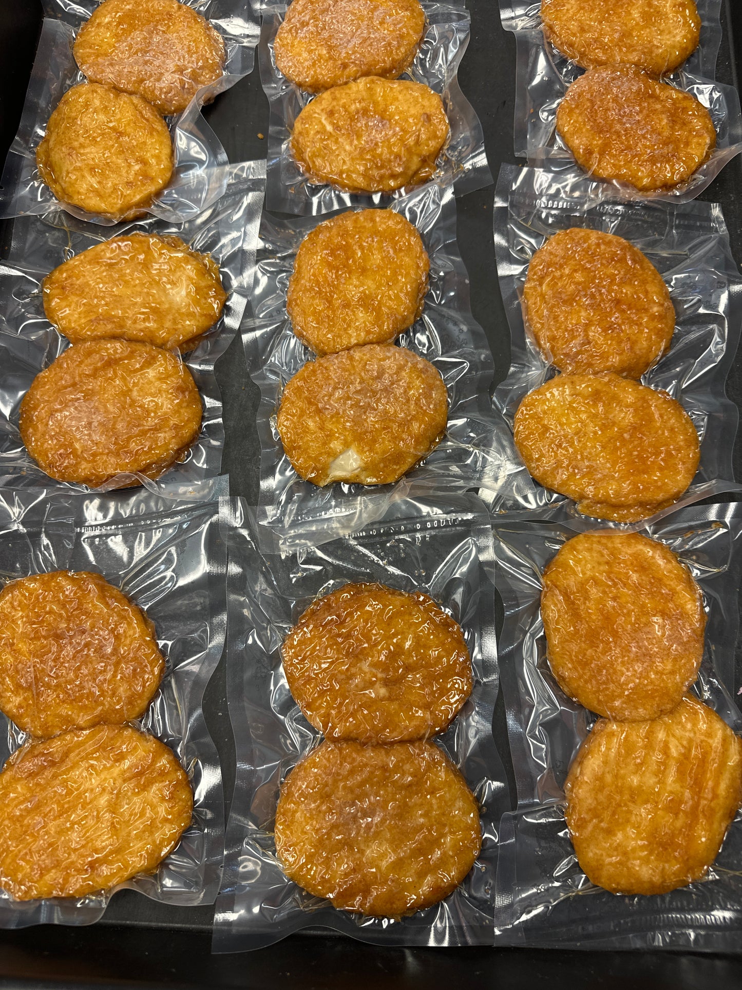 COOKED CHICKEN BURGERS, BREADED, SEASONED 2x4oz