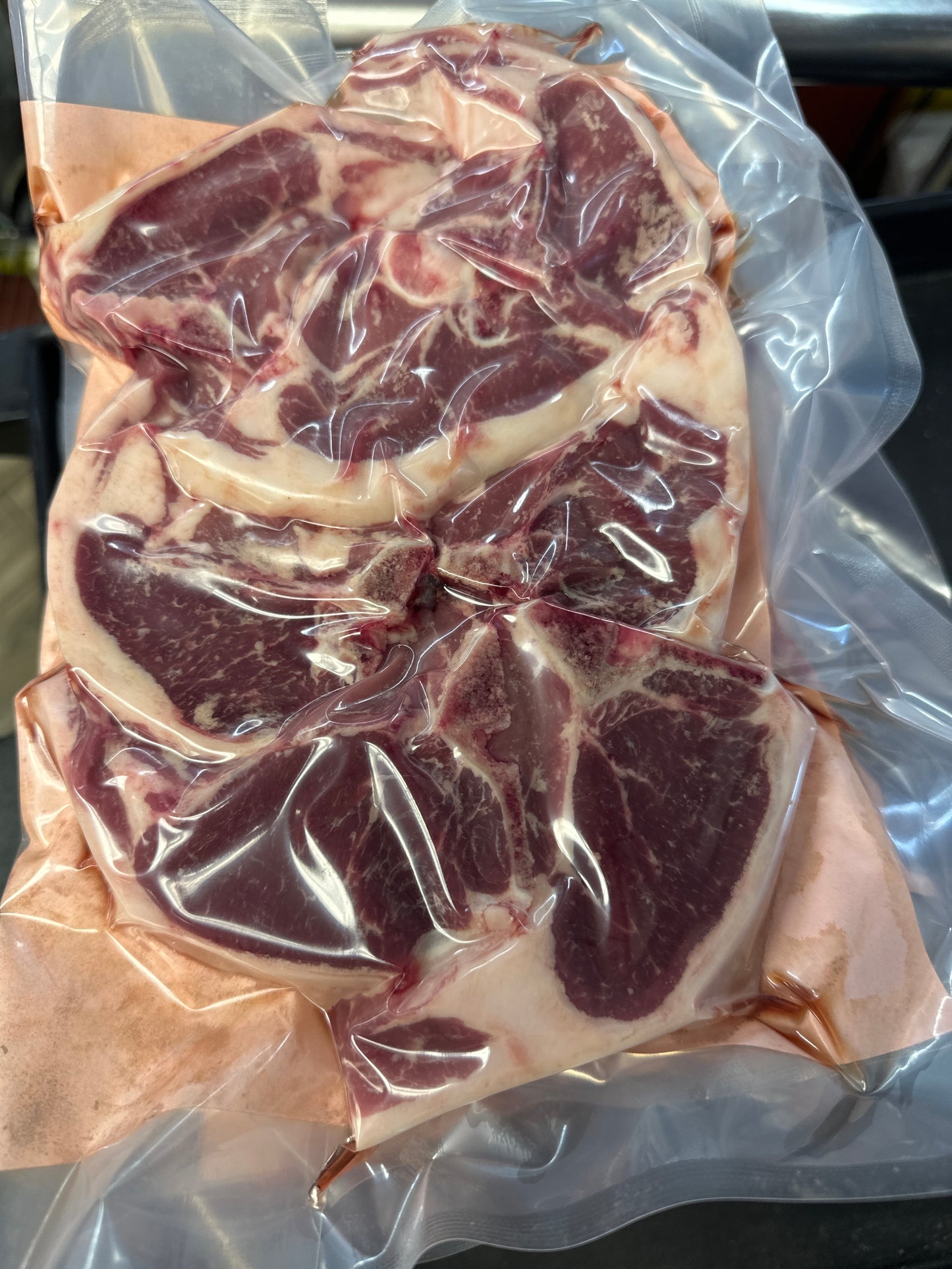 LAMB CHOPS - RAISED IN SOUTHERN ONTARIO - 8/PKG